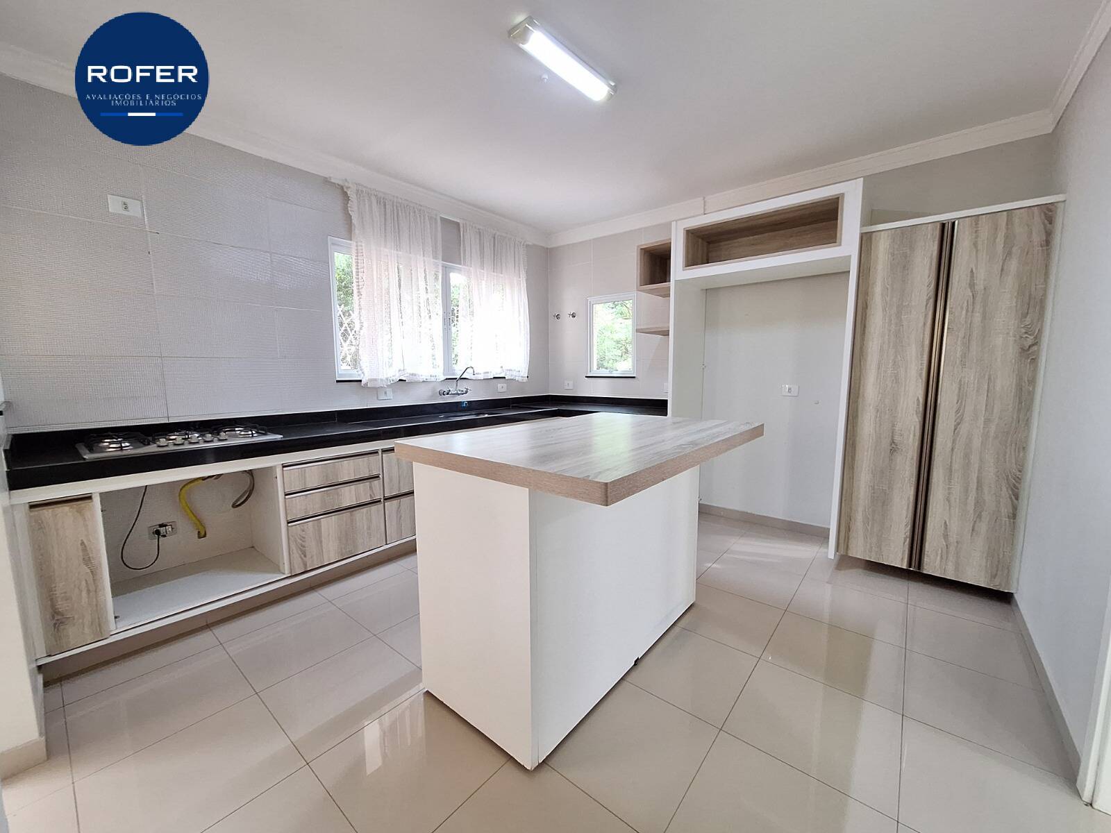 Casa à venda e aluguel com 3 quartos, 245m² - Foto 10