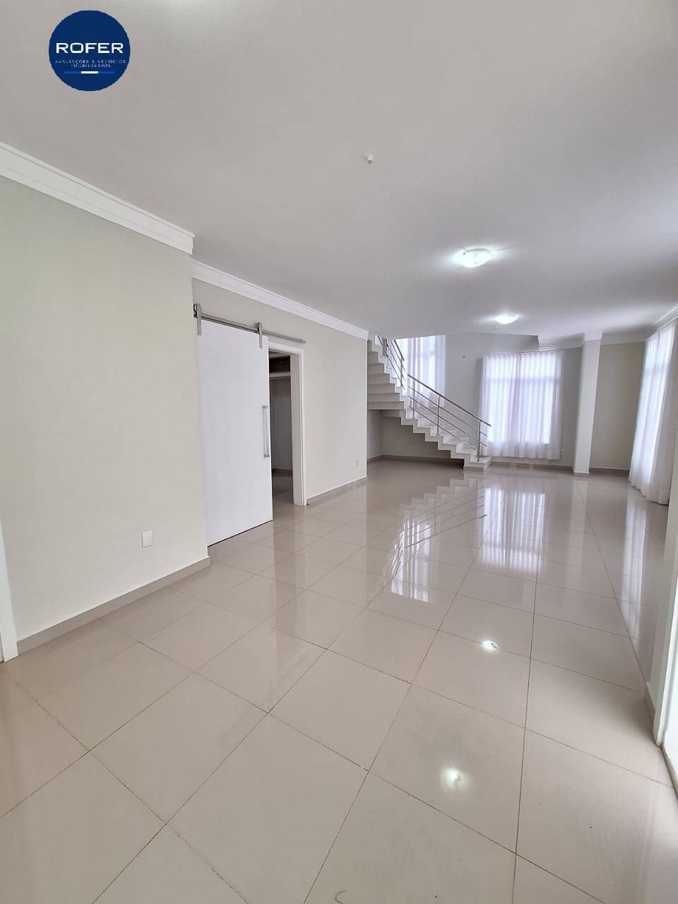 Casa à venda e aluguel com 3 quartos, 245m² - Foto 4