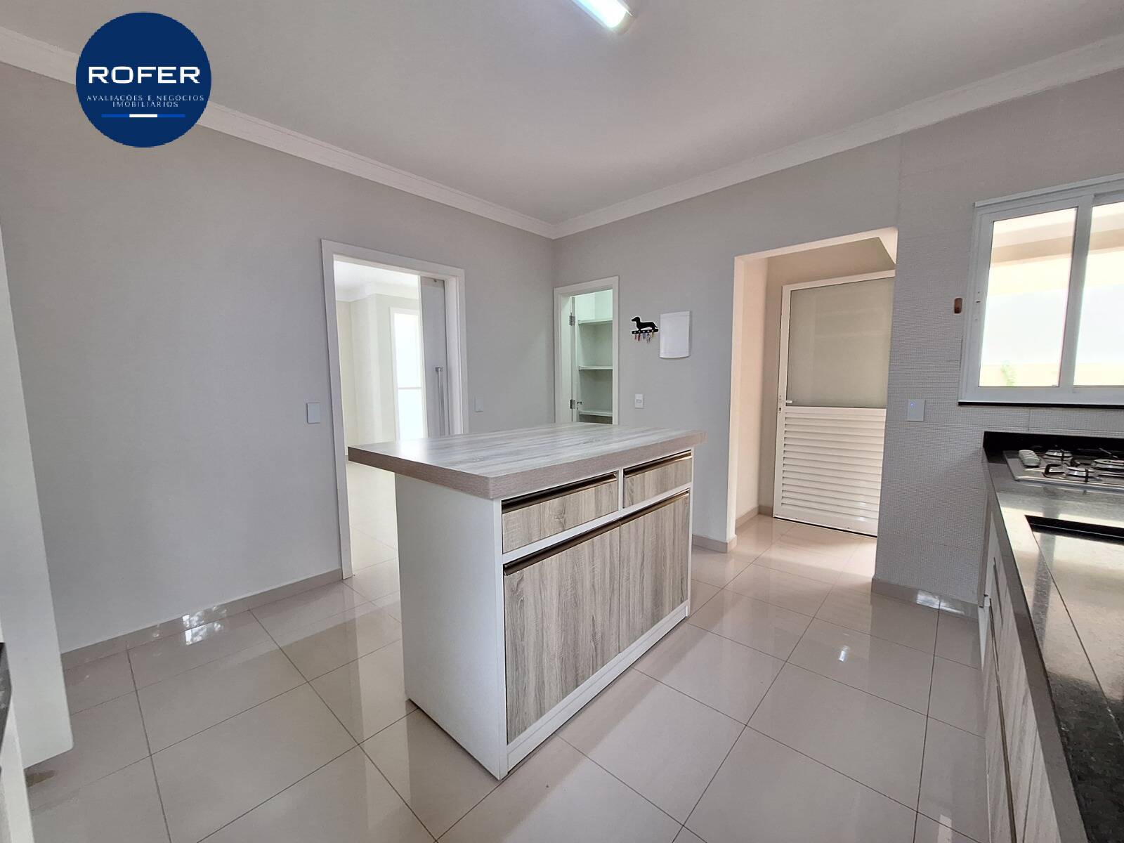 Casa à venda e aluguel com 3 quartos, 245m² - Foto 11