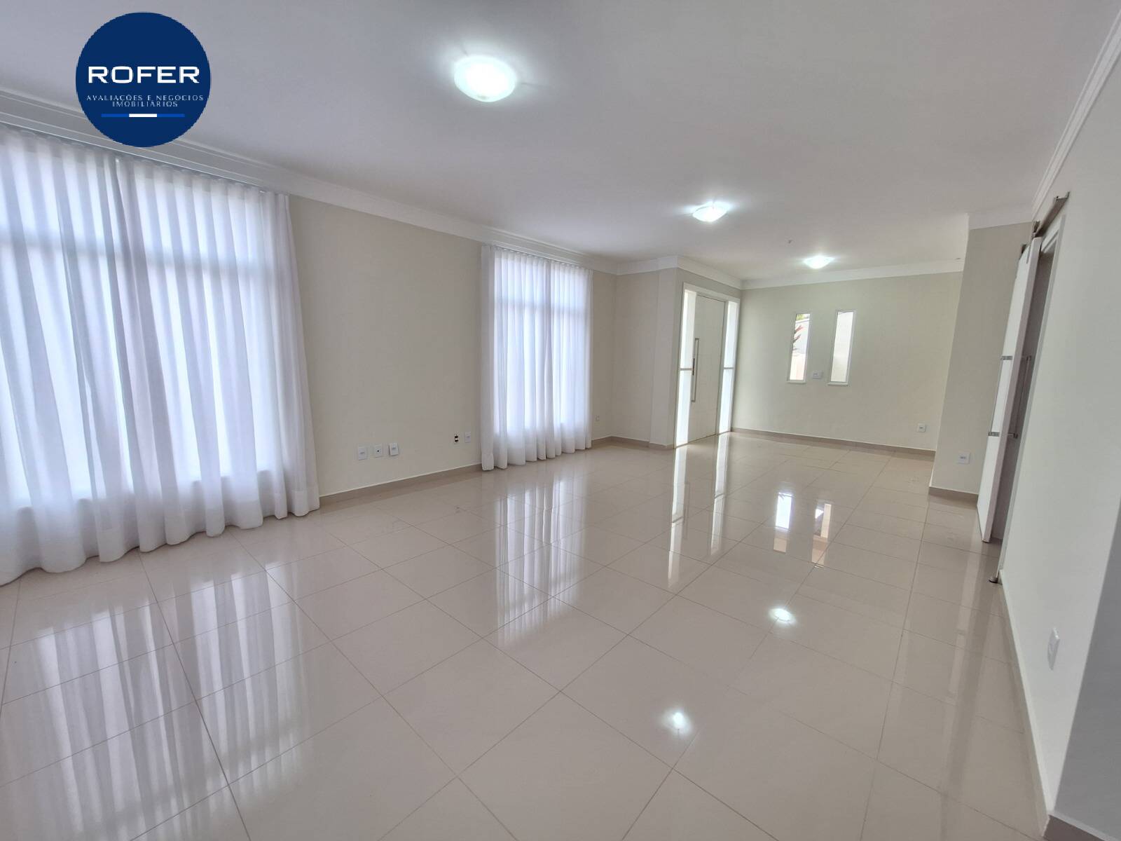 Casa à venda e aluguel com 3 quartos, 245m² - Foto 5