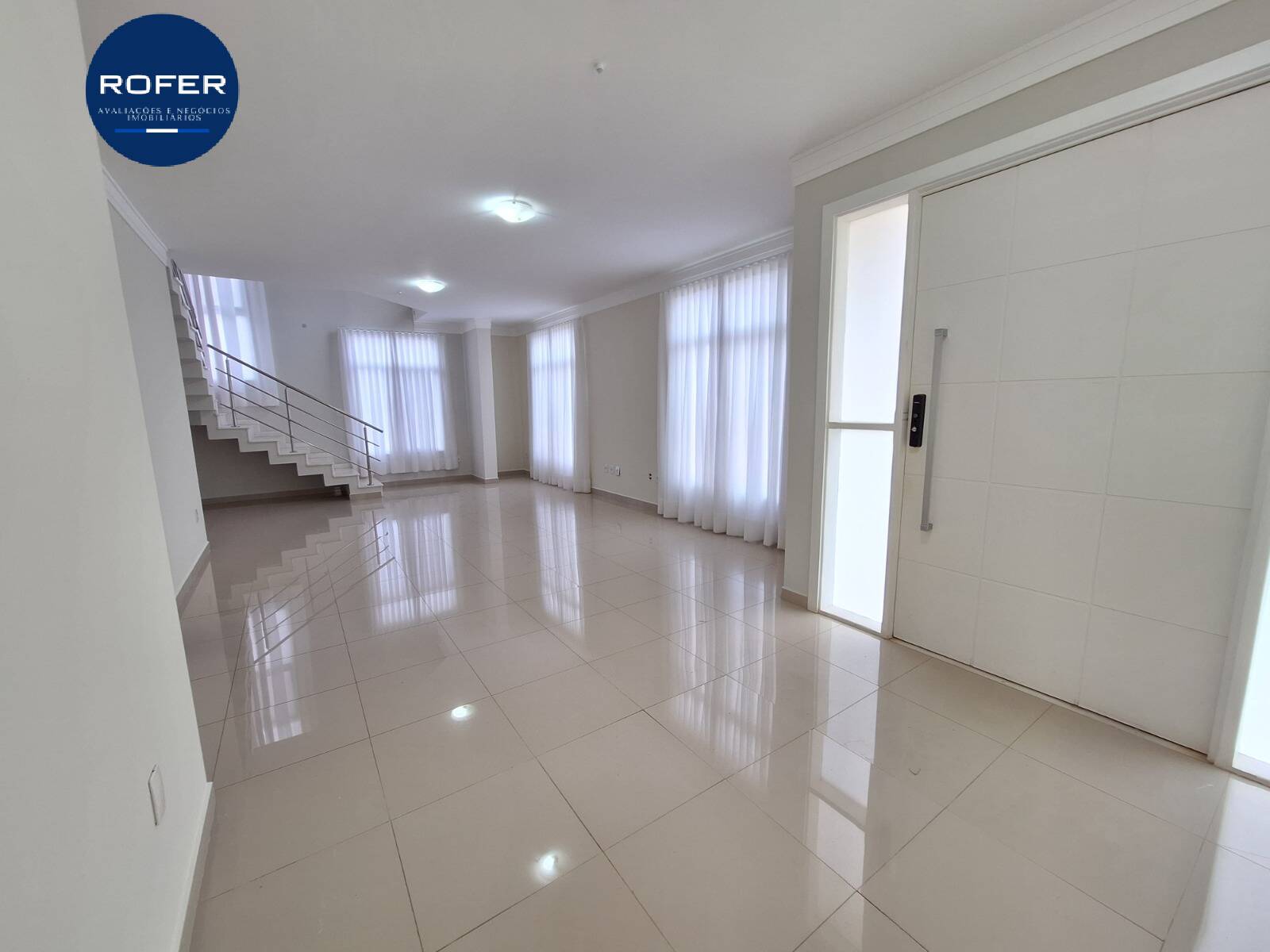 Casa à venda e aluguel com 3 quartos, 245m² - Foto 3