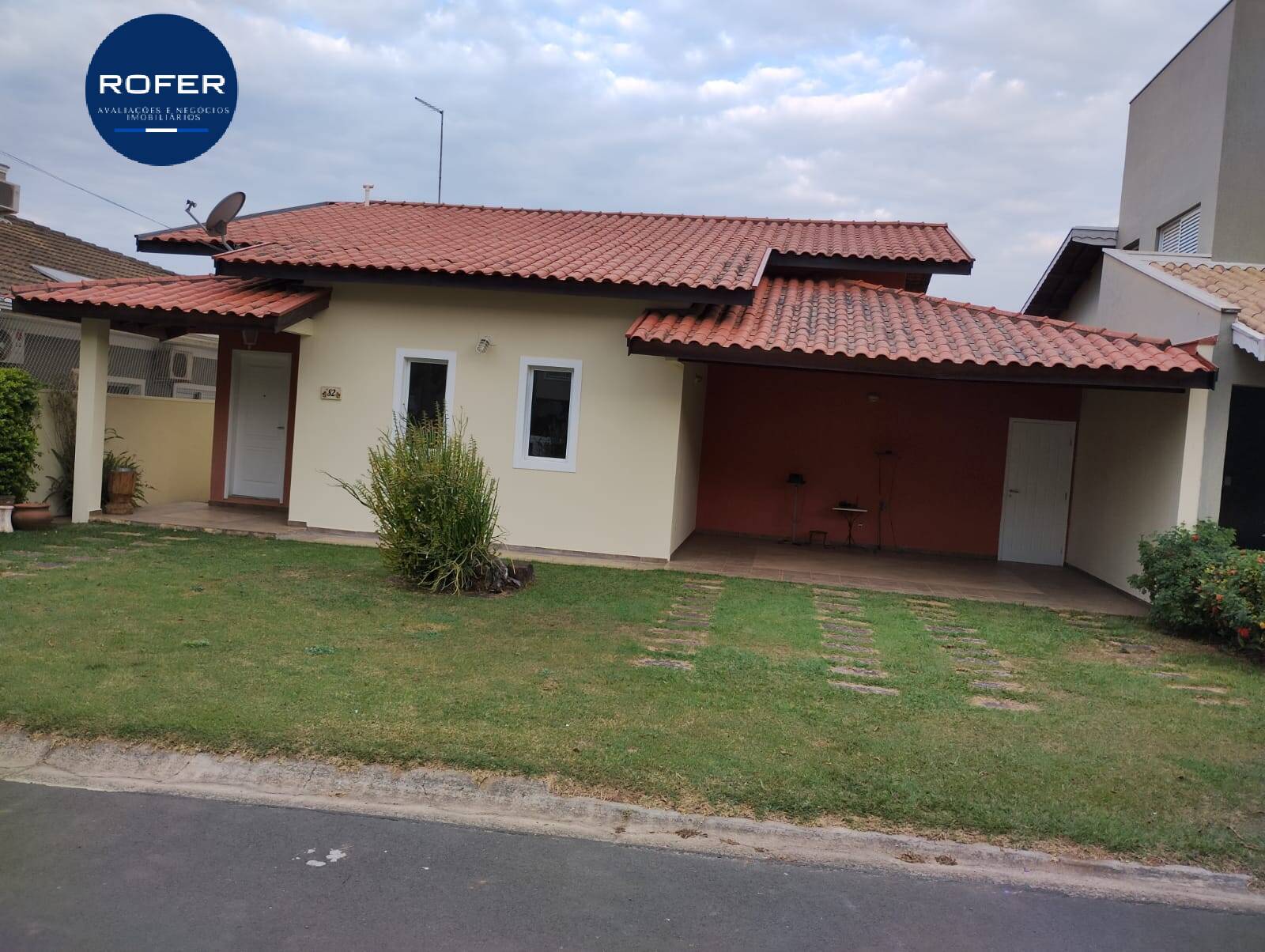 Casa à venda e aluguel com 3 quartos, 154m² - Foto 1