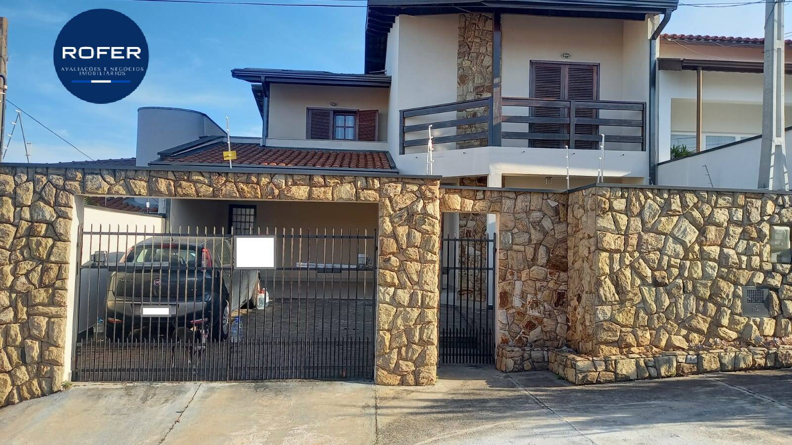 Casa à venda com 3 quartos, 259m² - Foto 1